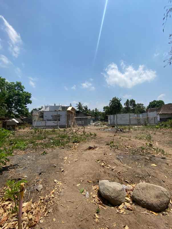 rumah jangkang pesan bangun dekat kampua uii