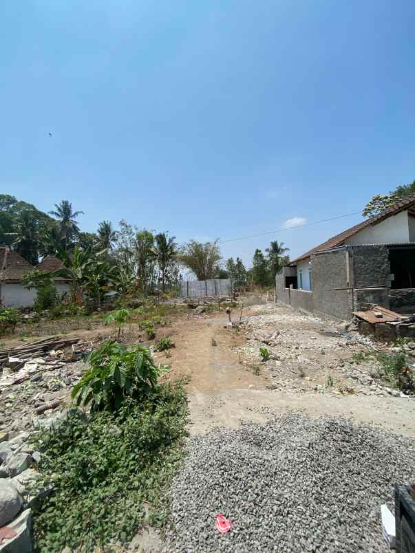 rumah jangkang pesan bangun dekat kampua uii