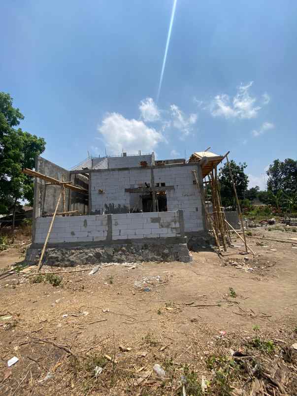 rumah jangkang pesan bangun dekat kampua uii