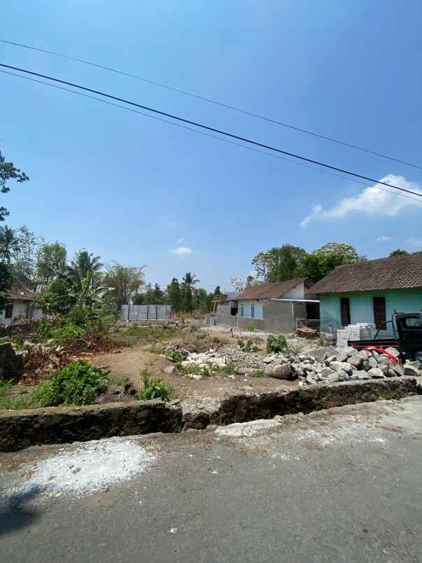 rumah jangkang pesan bangun dekat kampua uii