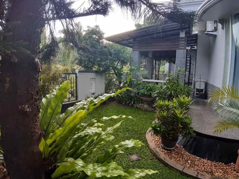 rumah jl dr ratna raya