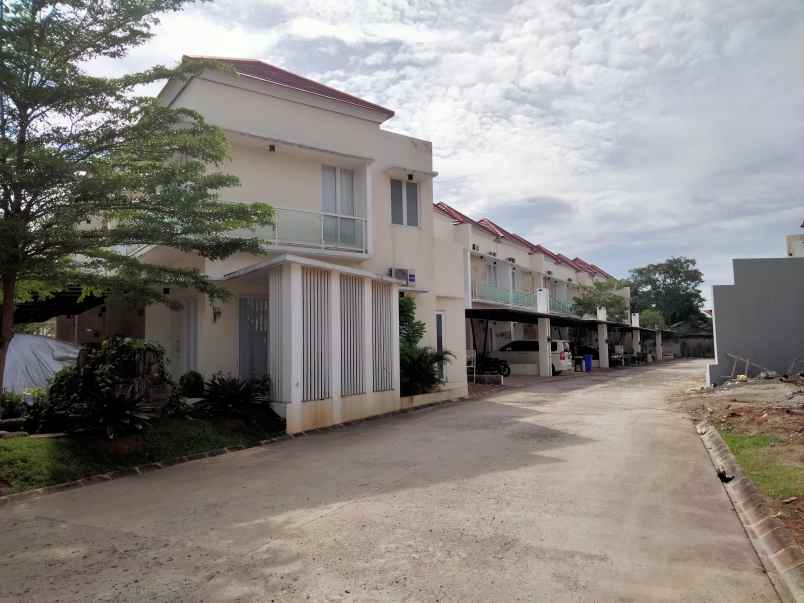 rumah jl utama upj