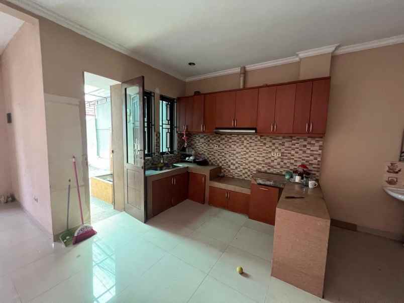 rumah kokoh tanah luas di galaxy