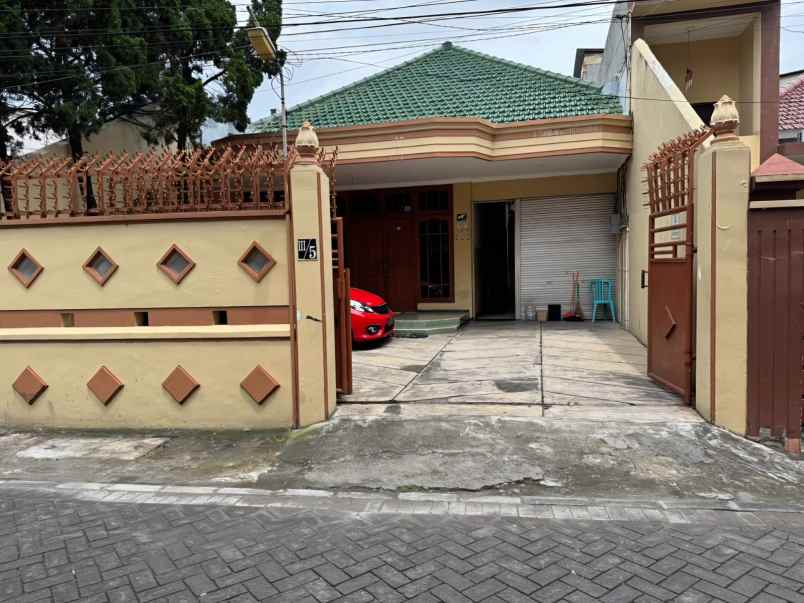 rumah kos bratang wetan