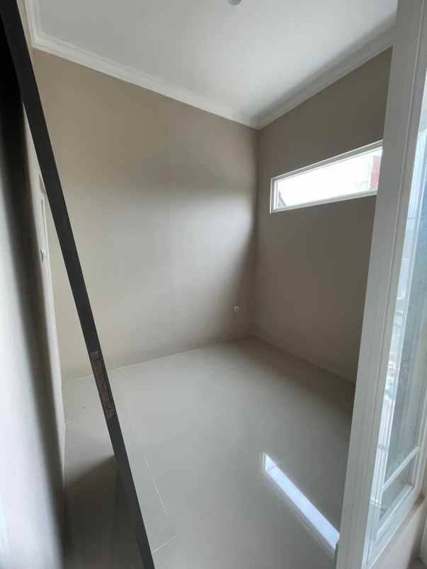 rumah kost free furnish lokasi dinoyo malang