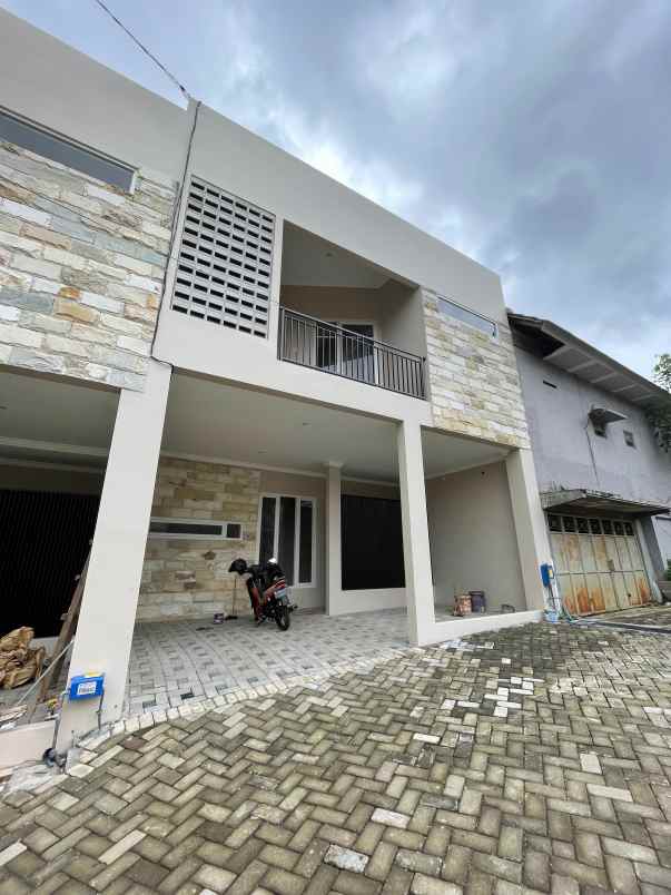 rumah kost free furnish lokasi dinoyo malang