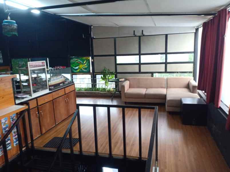 rumah lokasi strategis pusat kota dekat asia afrika