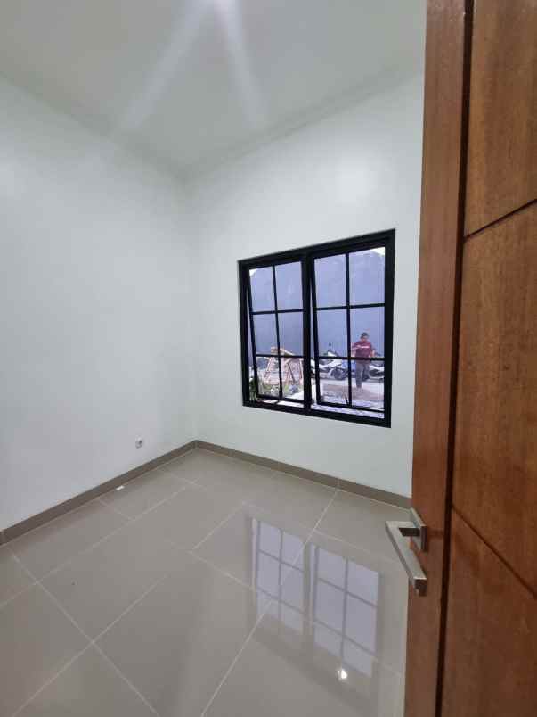 rumah lux baru 1 lantai dekat alun depok