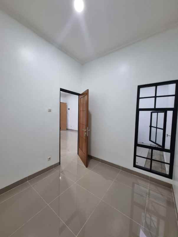 rumah lux baru 1 lantai dekat alun depok