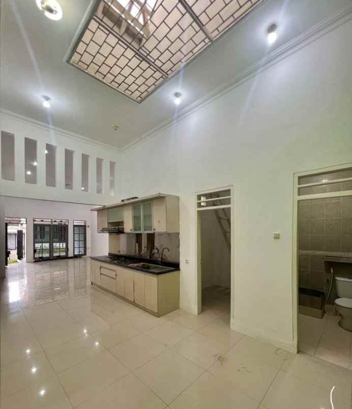 rumah manyar jaya sudah renovasi strategis minimalis