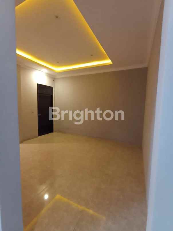 rumah manyar kertoadi tengah kota row jalan 3 mobil