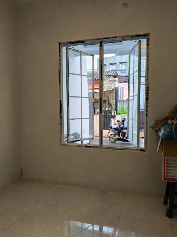 rumah mewah 2 lantai siap huni murah dibeji depok