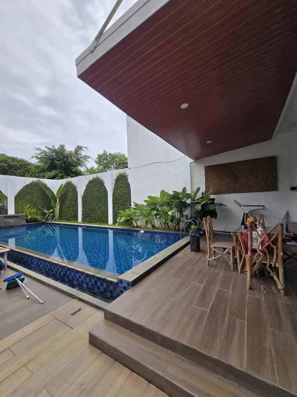 rumah mewah cantik asri dan nyaman di jatiwarna bekasi