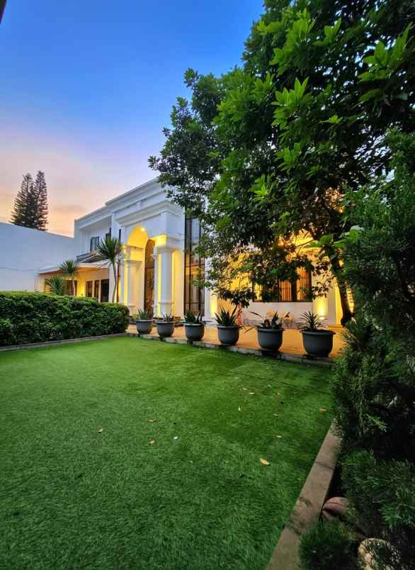 rumah mewah cantik asri dan nyaman di jatiwarna bekasi