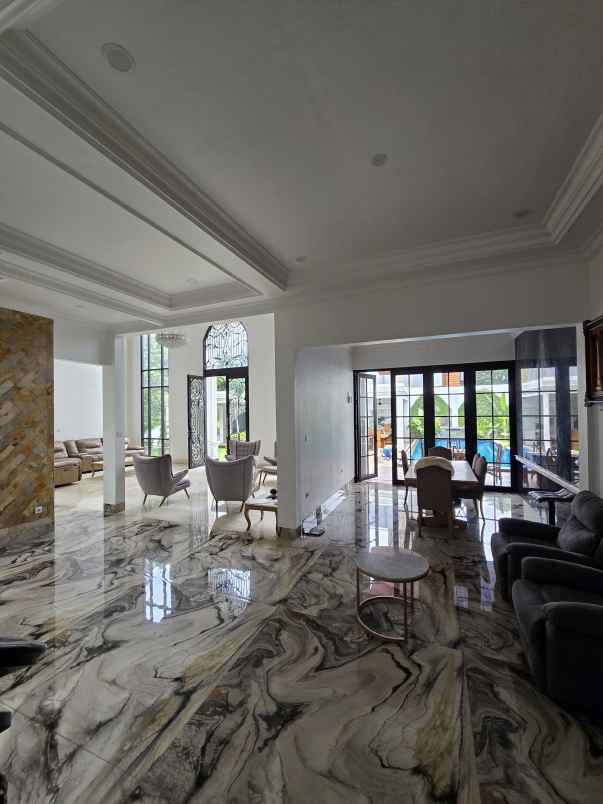 rumah mewah cantik asri dan nyaman di jatiwarna bekasi