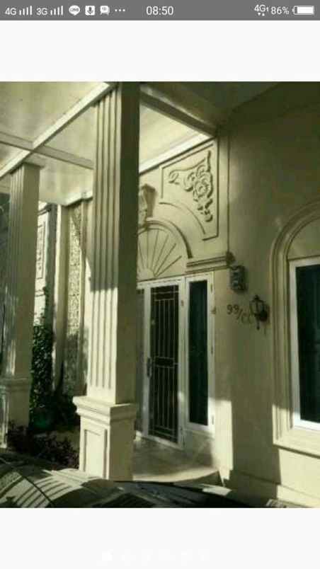 rumah mewah di komplek royal platinum