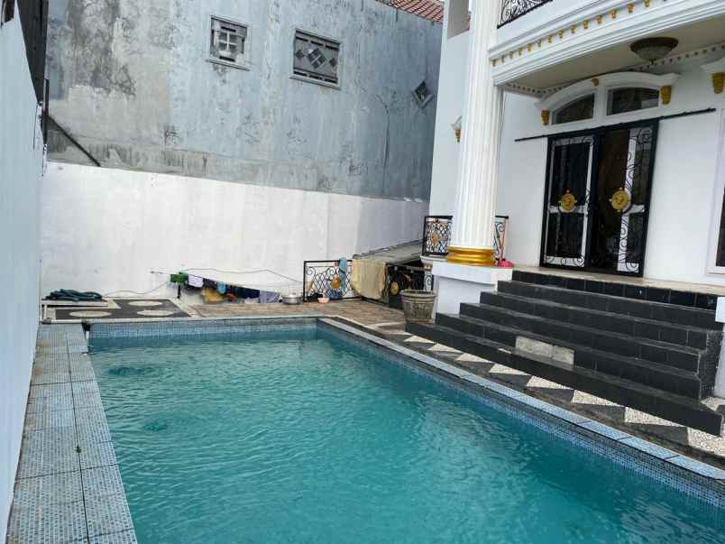 rumah mewah luas swimming pool di kramat jakarta pusat