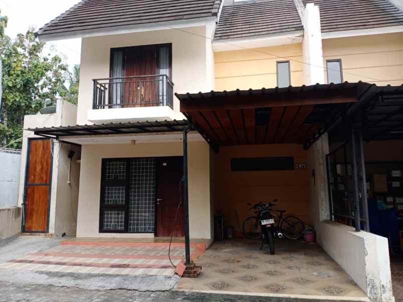 rumah mewah second harga bisa nego lokasi dekat umy