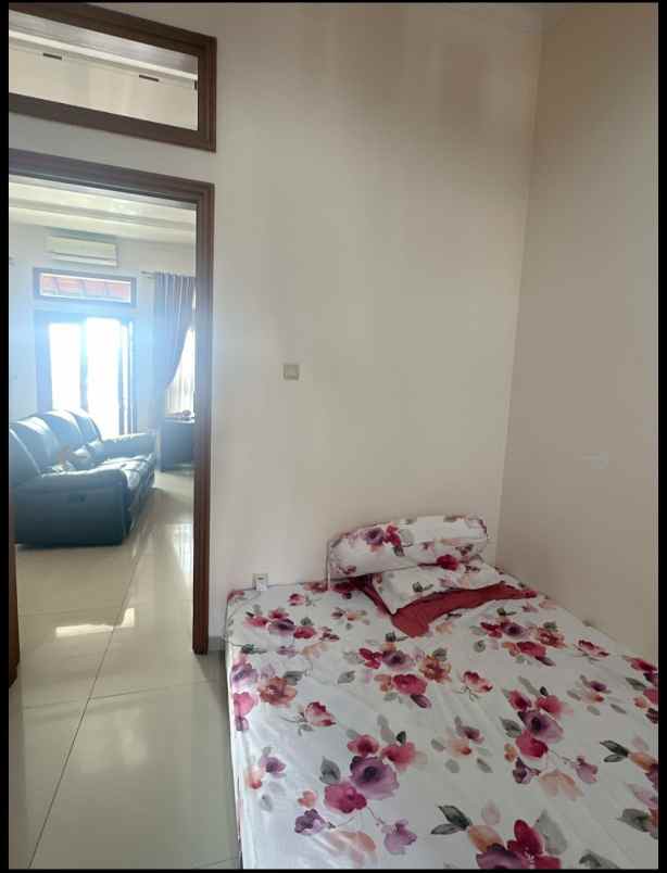 rumah mewah semi furnished di batununggal bandung