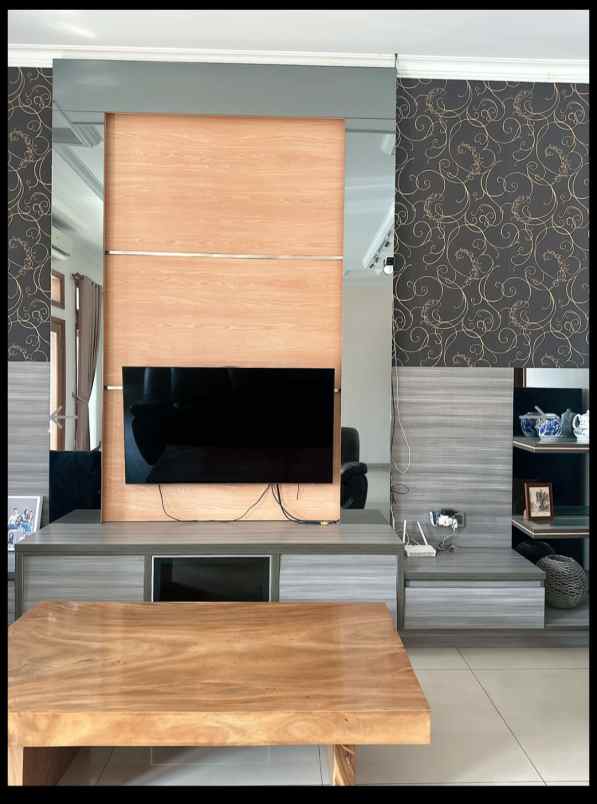 rumah mewah semi furnished di batununggal bandung