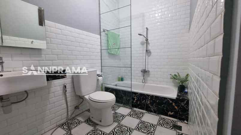 rumah minimalis 2 lantai ciputat timur