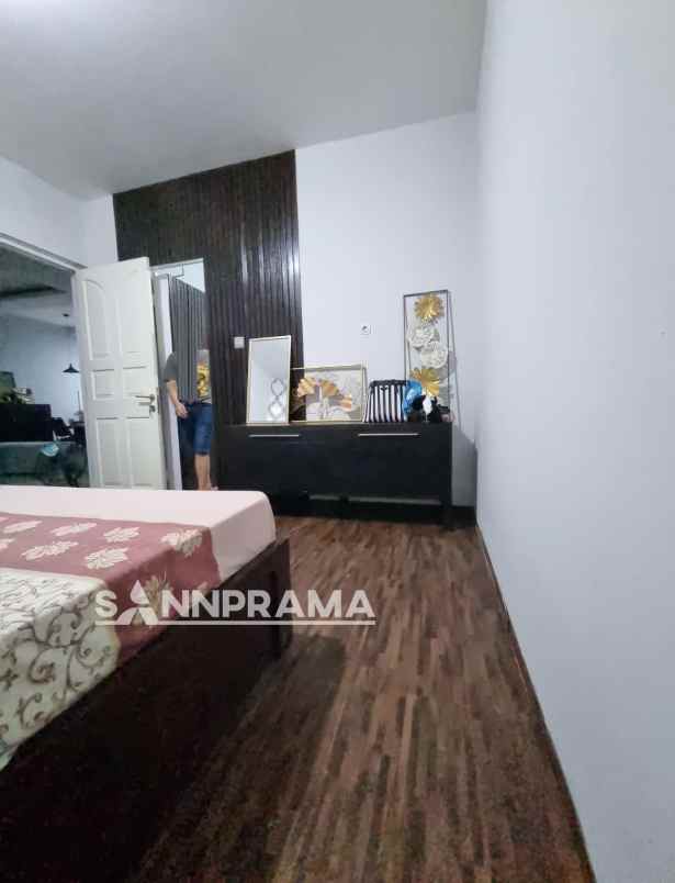 rumah minimalis 2 lantai ciputat timur