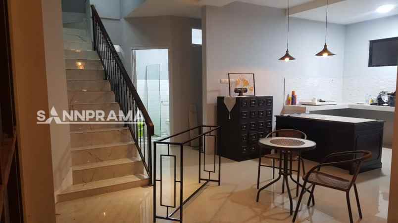 rumah minimalis 2 lantai ciputat timur