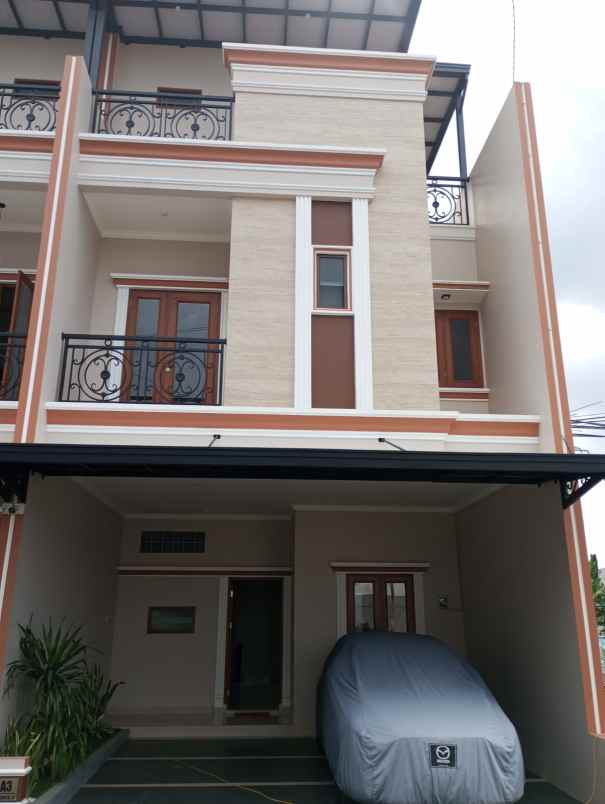 rumah minimalis 2 lantai di kramat jati jakarta timur