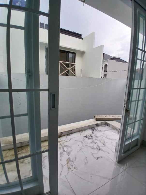 rumah modern 2 lantai jagakarsa jakarta selatan