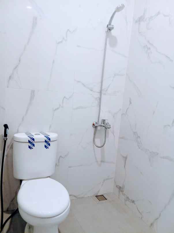 rumah modern tropical di cinere gandul depok