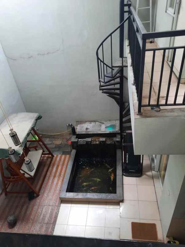 rumah nyaman asri sebrang taman