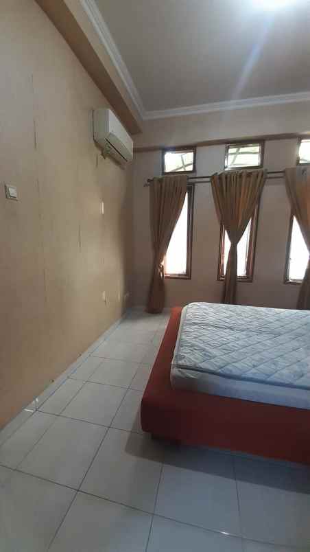 rumah posisi boulevard di grand wisata bekasi