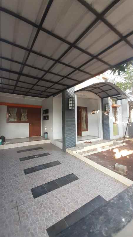 rumah posisi boulevard di grand wisata bekasi
