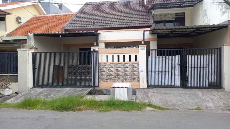 rumah siap huni 1 5 lantai di tenggilis mejoyo