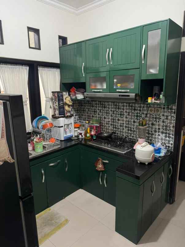 rumah siap huni carport 2 mobil di sulfat malang