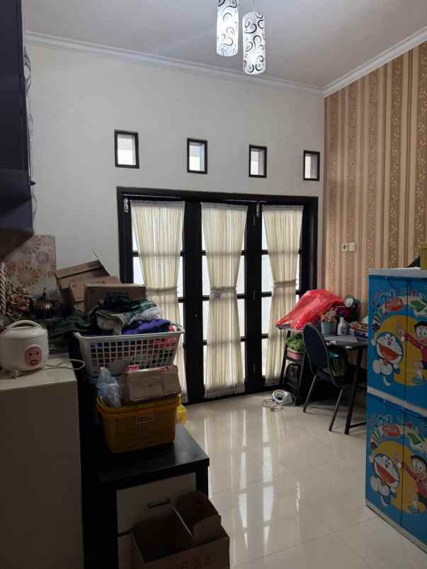 rumah siap huni carport 2 mobil di sulfat malang