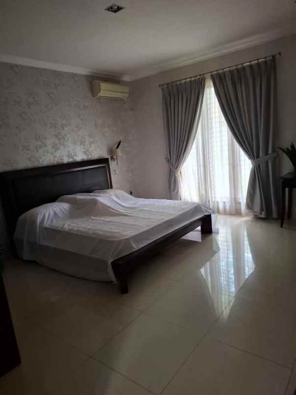 rumah siap huni di pondok indah jakarta selatan