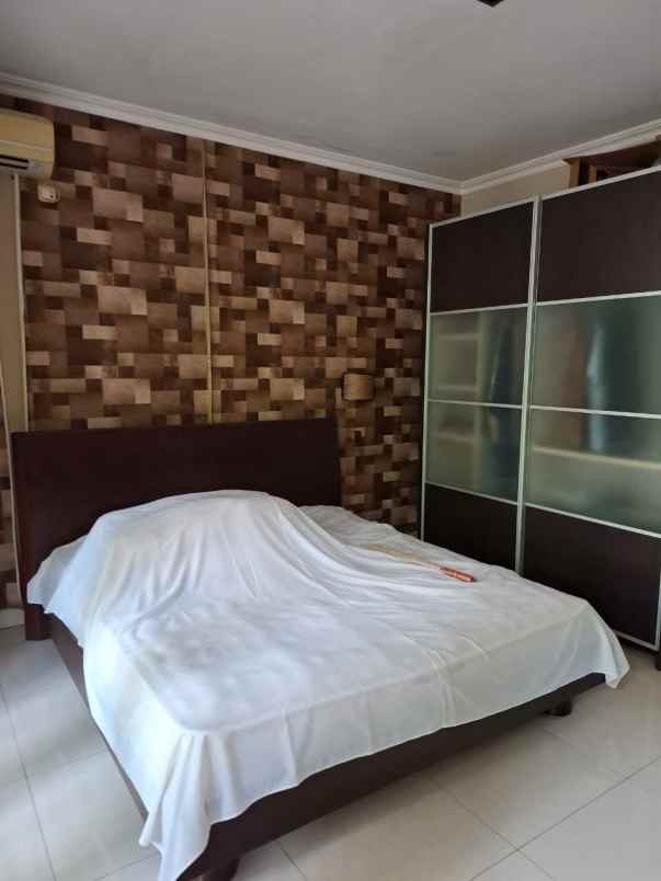 rumah siap huni di pondok indah jakarta selatan