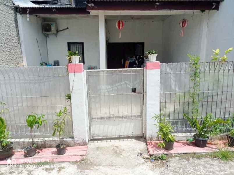 rumah siap huni halaman depan luas di btn gunung putri