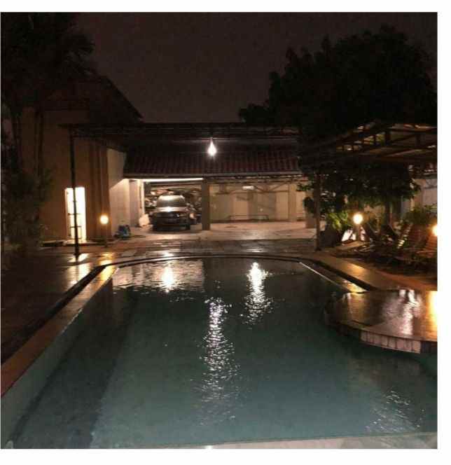 rumah swimming pool tanah garasi luas ciracas