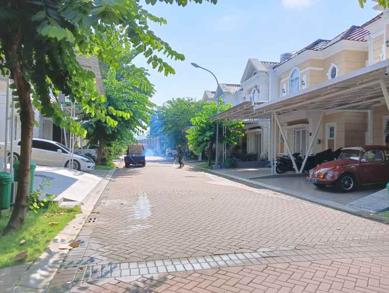 rumah tengah kota perumahan paramount village