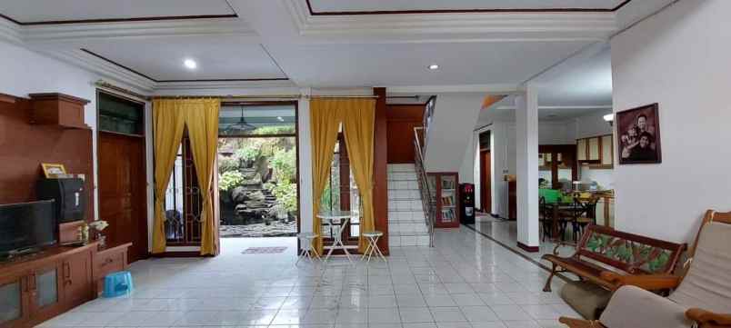 rumah terawat di sarijadi bandung