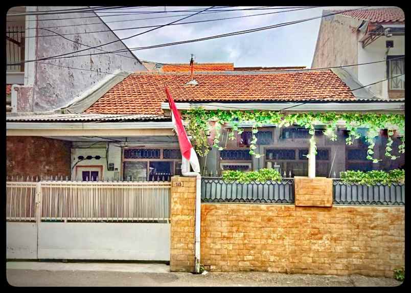 rumah terawat siap huni di tebet jakarta selatan