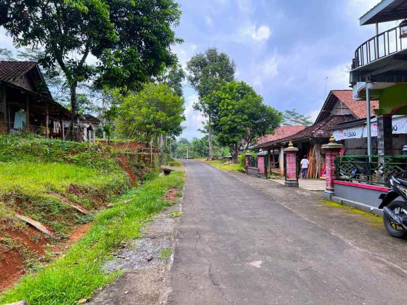 tanah 200 juta barat terminal karangpandan karanganyar