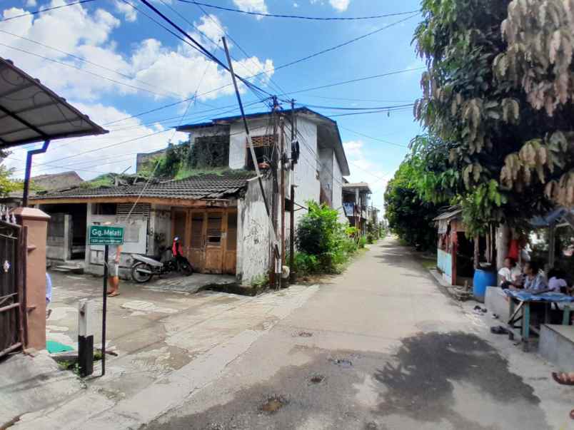 tanah bonus rumah rusak posisi hook dekat pasar rau