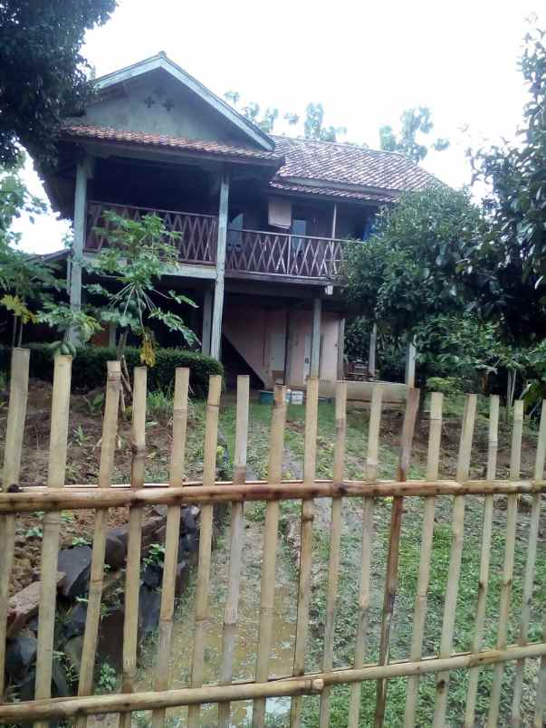 tanah di leuwiliang kabupaten bogor ada bangunan kayu