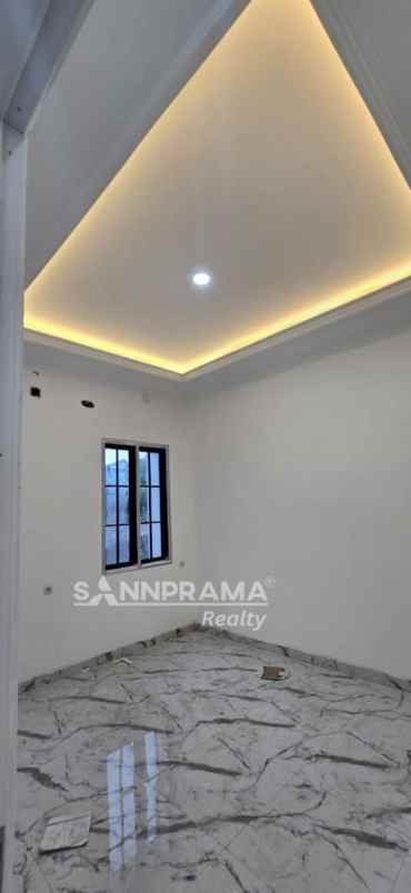 townhouse mewah banyak bonus di tanah baru depok ritin