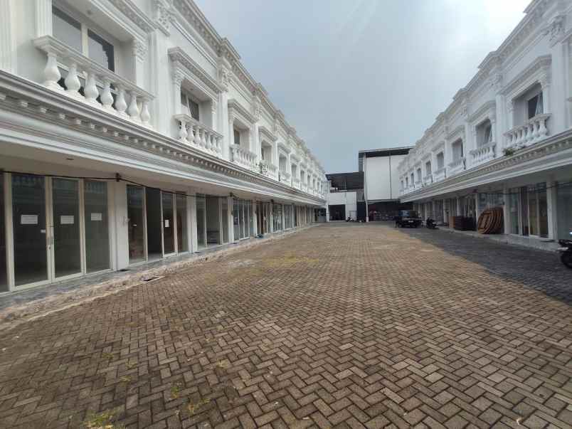 2 ruko di royal palace sidoarjo row jalan 2 mobil