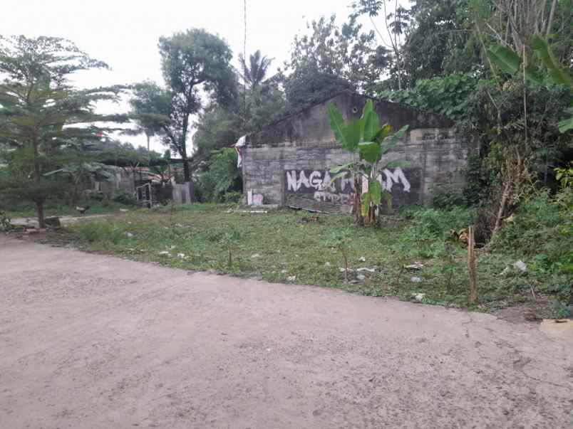di tanah bangunan lokasi pinggir setu cikaret