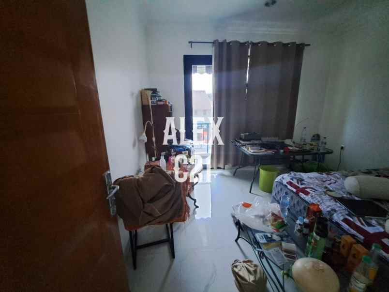 dijual b u rumah komplek bukit cinere indah